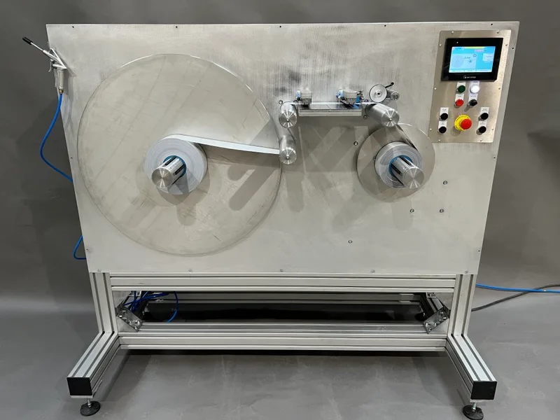 Rolkantelaar in aluminium met touchscreen-bediening
